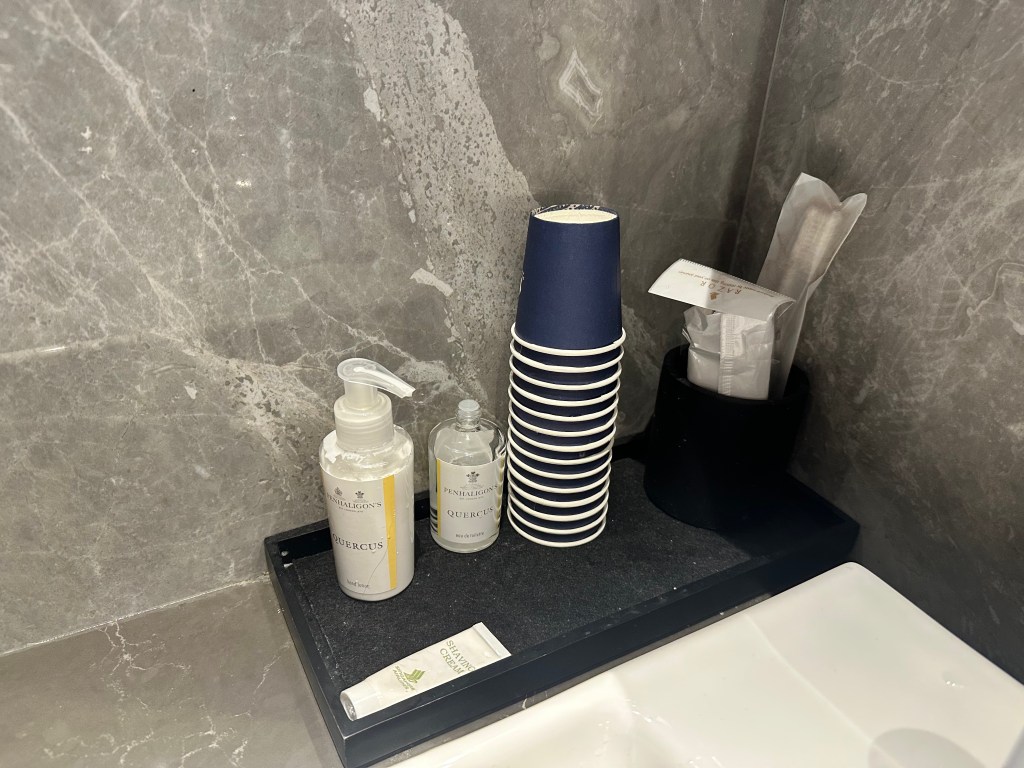 Bathroom Amenities - SilverKris Lounge (T3)