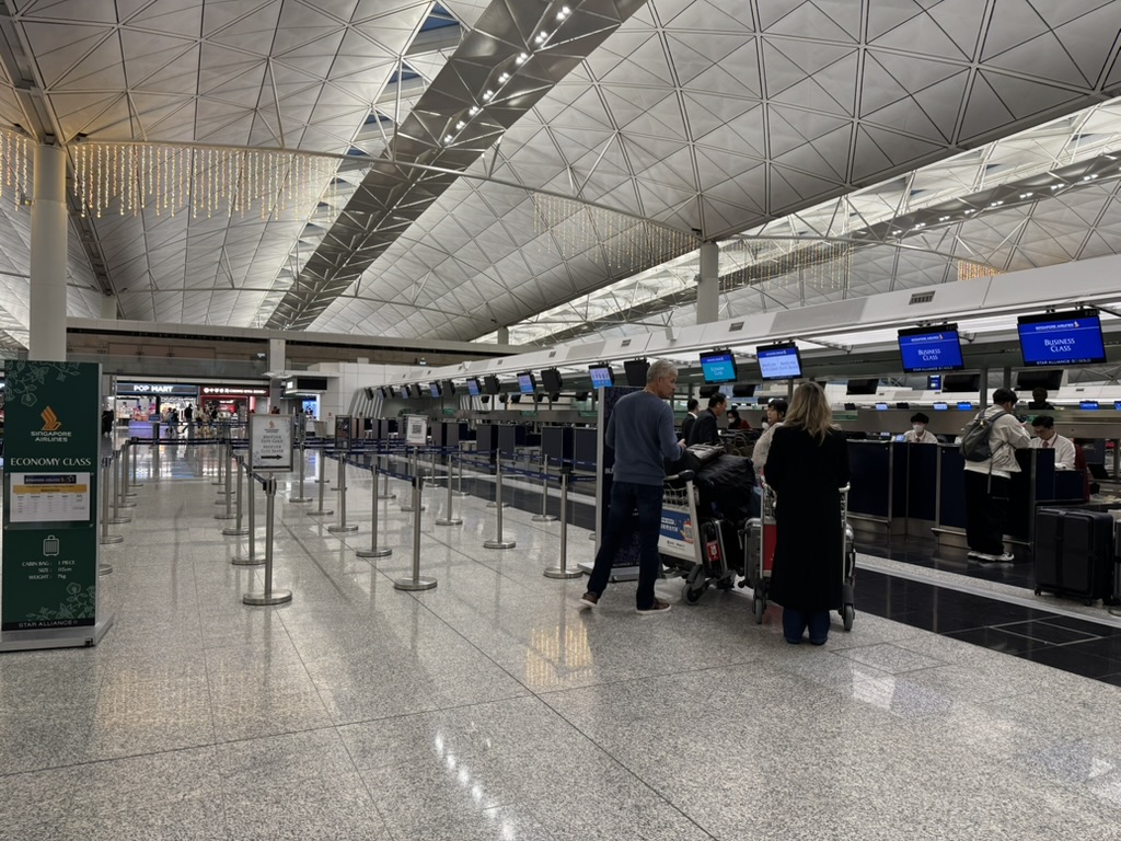 SQ Business Class Check-In - HKG Airport