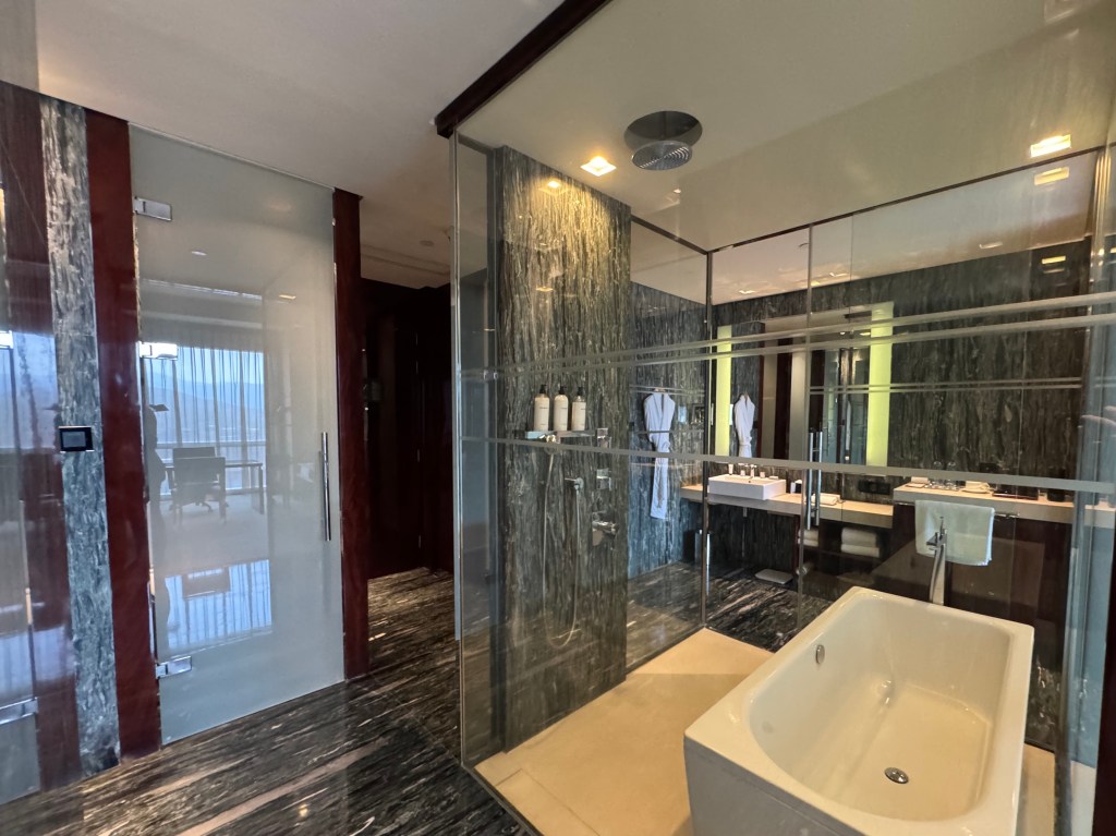 Bathroom - Grand Hyatt Shenzhen
