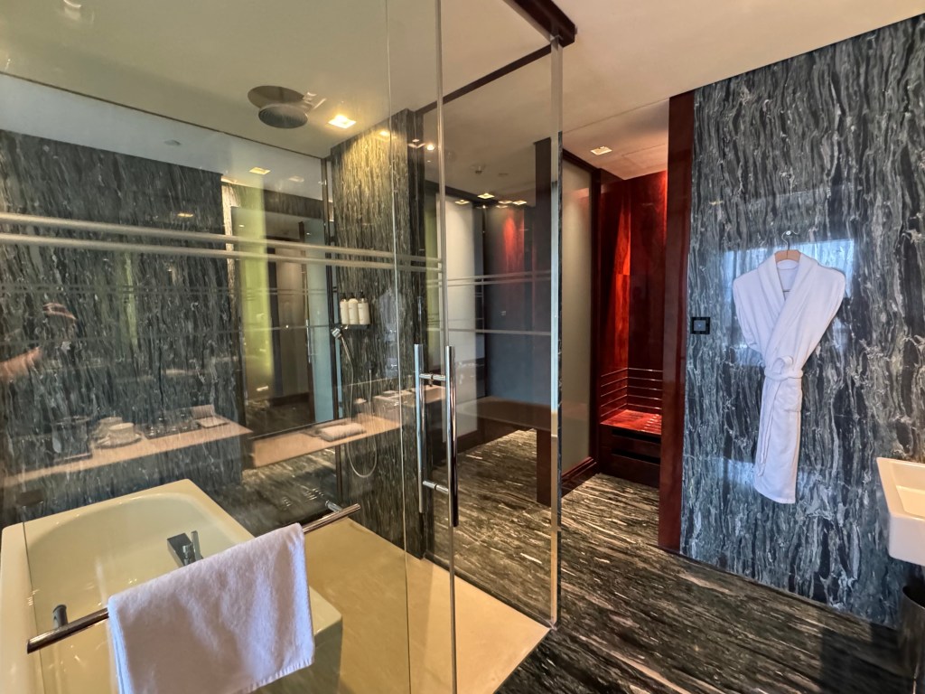 King Bed (Entrance) - Grand Hyatt Shenzhen