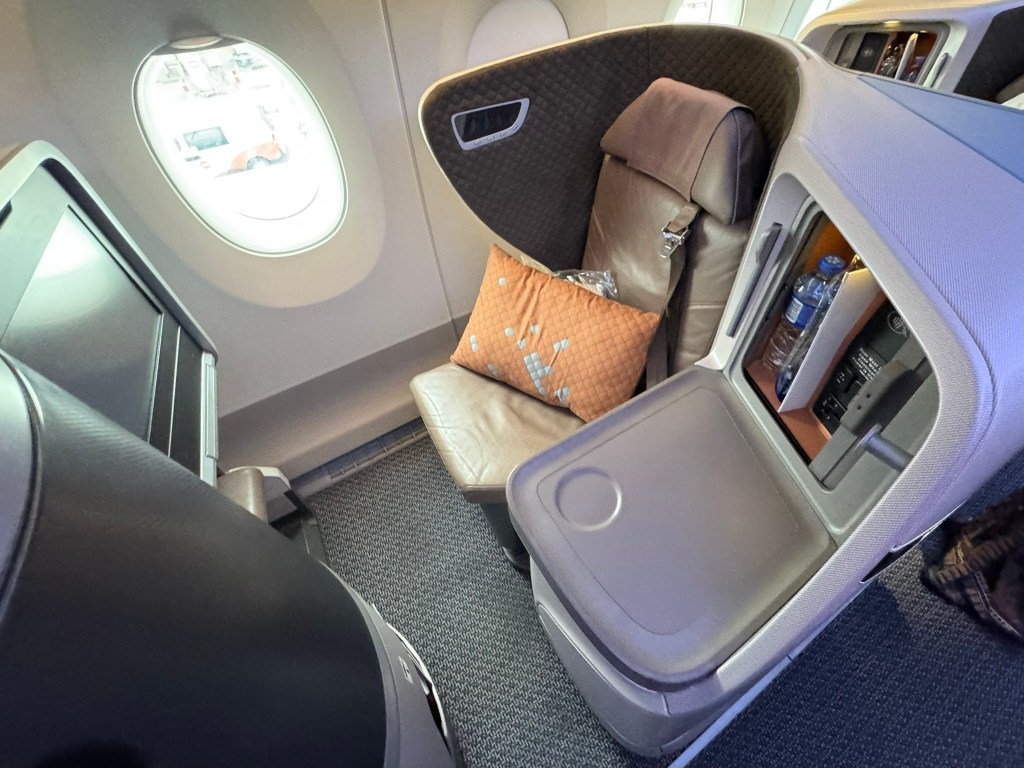Review: Singapore Airlines Business Class SQ899 – HKG to SIN (Airbus&nbsp;A350-900)